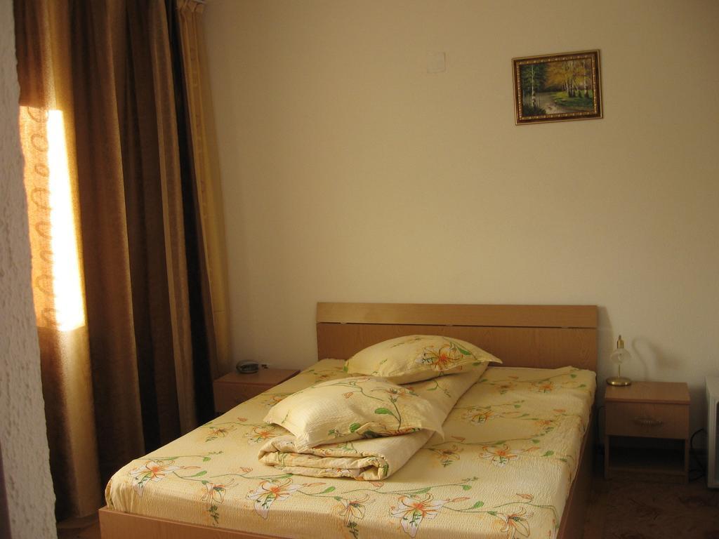 Hotel Pensiunea Pomi -Oesti Albestii Paminteni Exterior foto