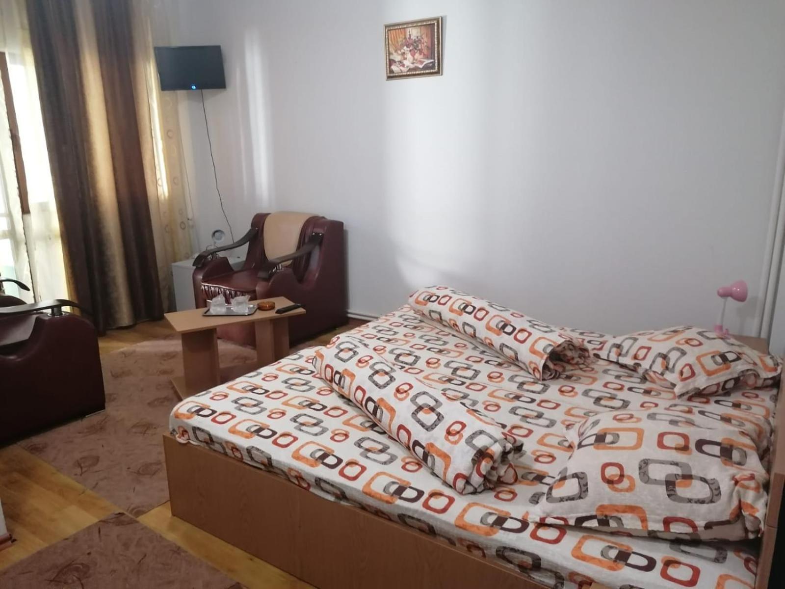 Hotel Pensiunea Pomi -Oesti Albestii Paminteni Exterior foto